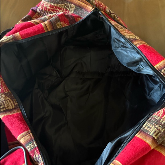 Large Peruvian Duffle Bag . Purchased in Peru. EUC Lots of pockets. - Picture 5 of 12